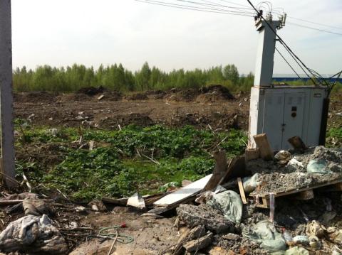 Во Всеволожском районе мусором заваливают опоры ЛЭП
